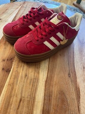 NWT Adidas women’s gazelle